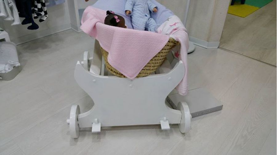 Antigo berço  para Bebé em madeira  anos 60 