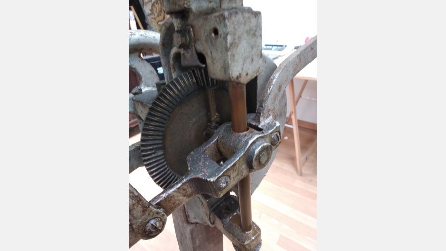 Máquina de lavagem de garrafas de vinho do século 19