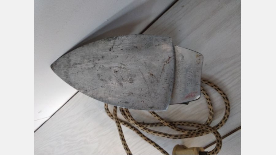 Ferro de engomar de viagem vintage