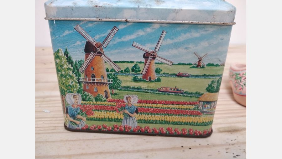 Conjunto de lata e socas Holandesas vintage