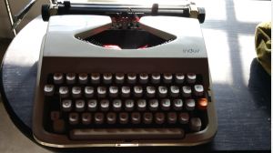 Maquina de escrever indus em excelente estado