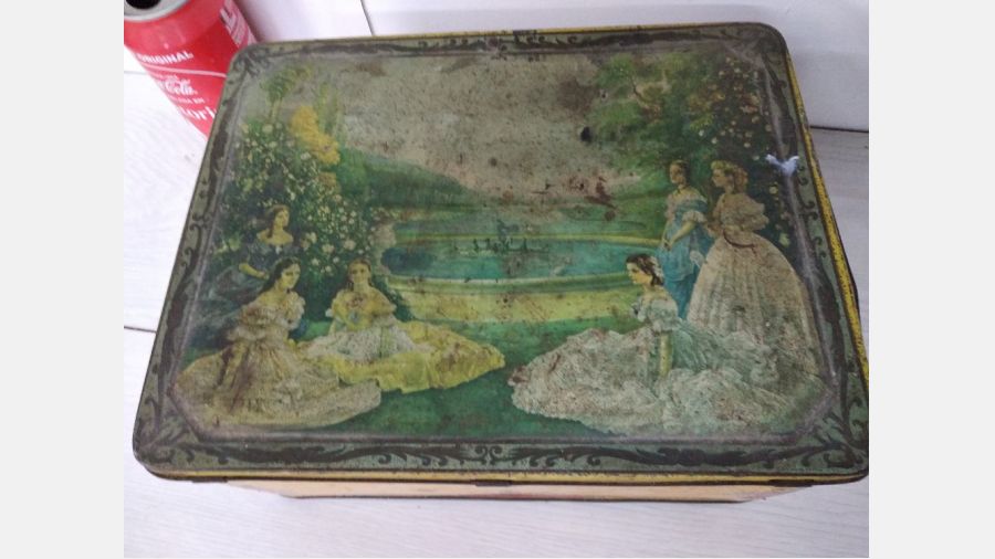 Caixa metálica antiga Portuguesa Vintage