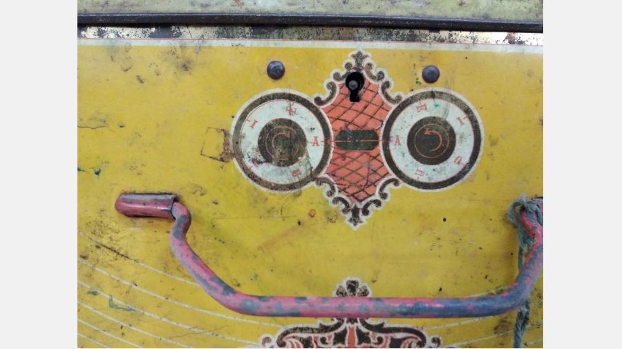 Caixa metálica antiga Portuguesa Vintage