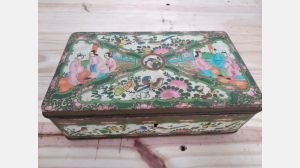 Lata antiga com motivos de Macau