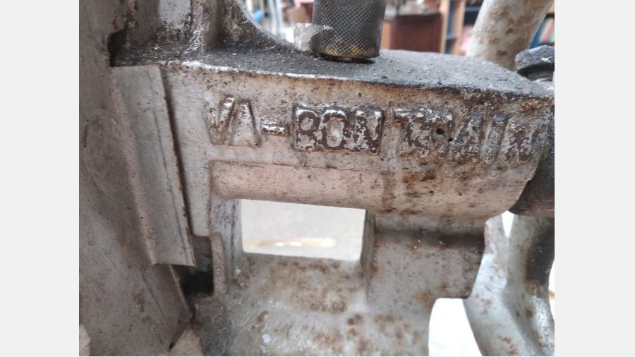 Máquina de lavagem de garrafas de vinho do século 19