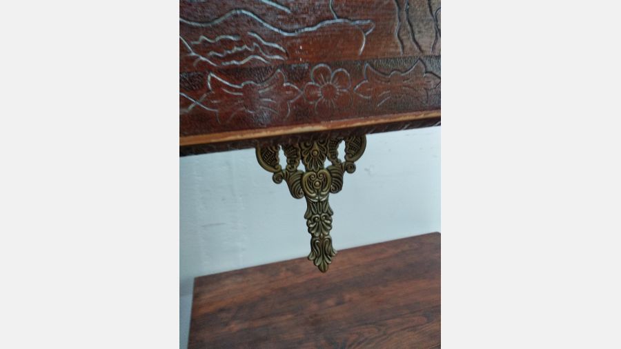 Painel quadro em madeira entalhada