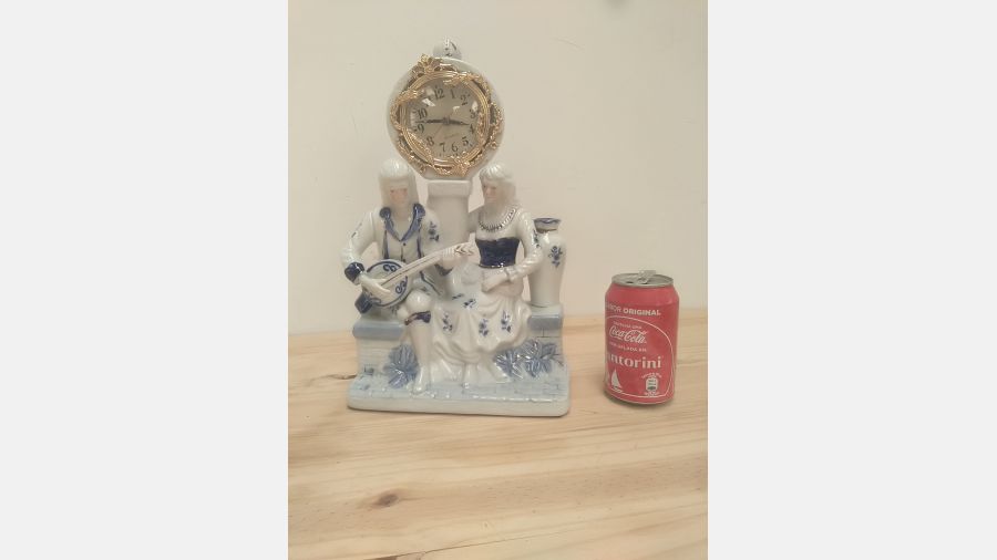 Relógio em porcelana