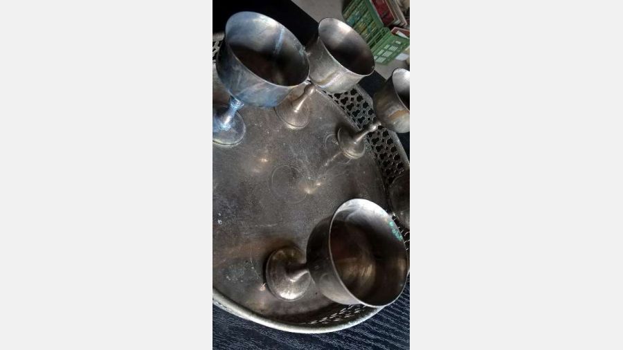 Artigo igreja conjunto 6 copos de cobre platinados a prata + bandeja
