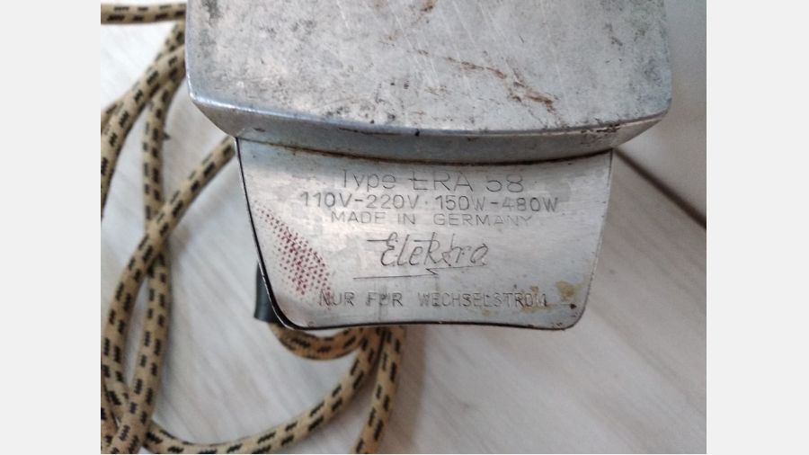 Ferro de engomar de viagem vintage