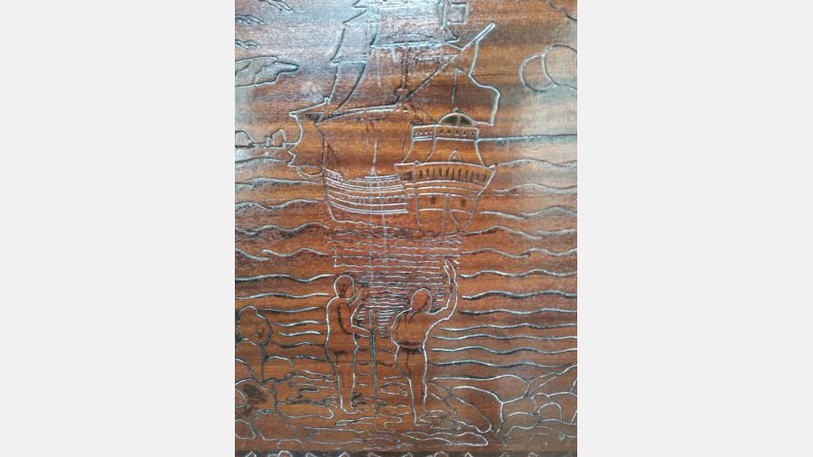 Painel quadro em madeira entalhada