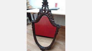 Espelho Oval trabalhado em madeira