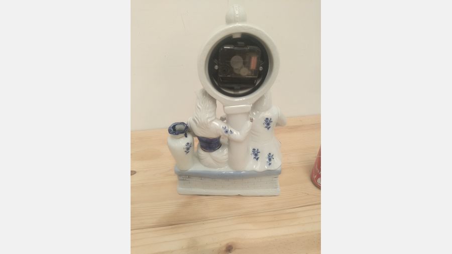 Relógio em porcelana