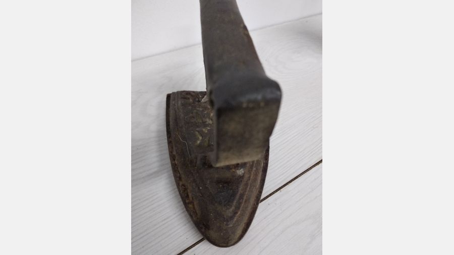 Ferro de engomar em ferro fundido 1870-1900