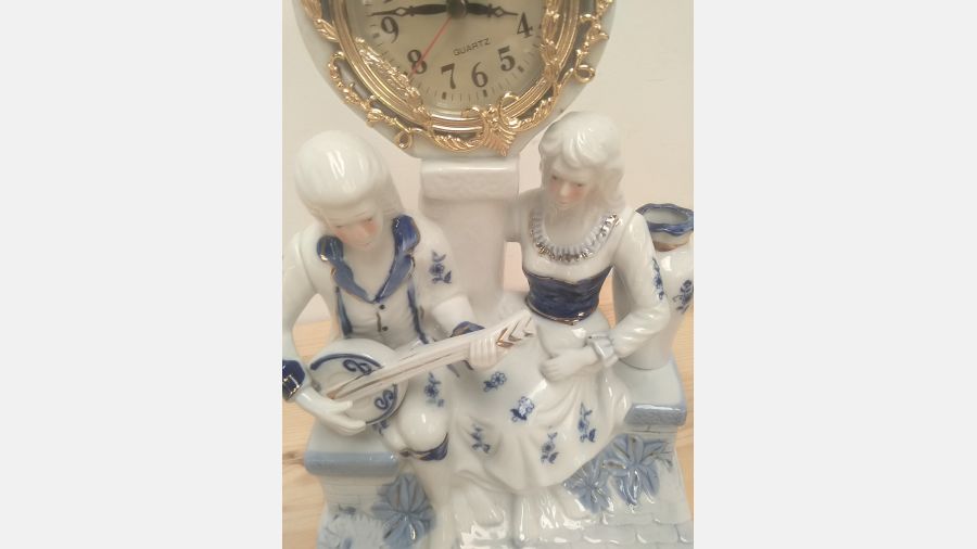 Relógio em porcelana