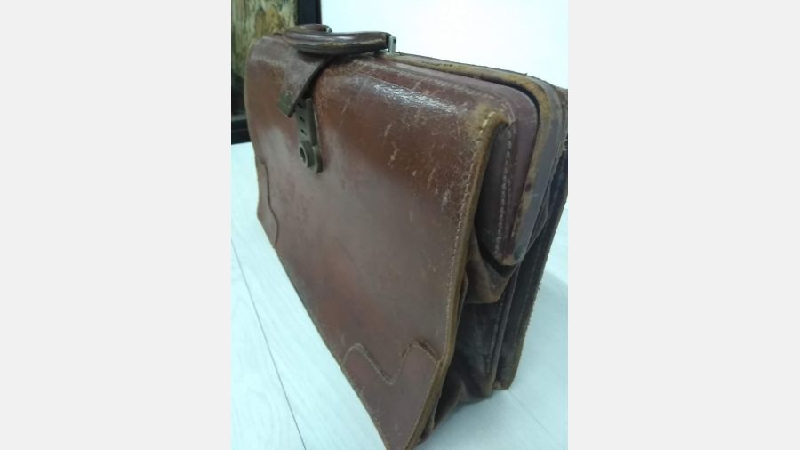 Pasta Mala Vintage de mão em couro pele