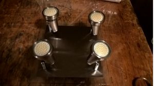 Candeeiro C/ 4 Focos Projectores direccionais. Inclui 4 lampadas led. 